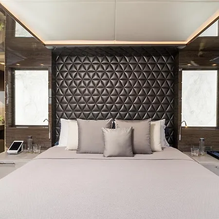 Botel C-hotels Edesia