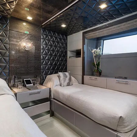 Botel C-hotels Edesia